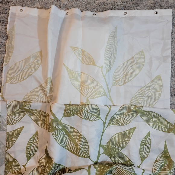 2 shower courtains. Withe and green. - Picture 2 of 6